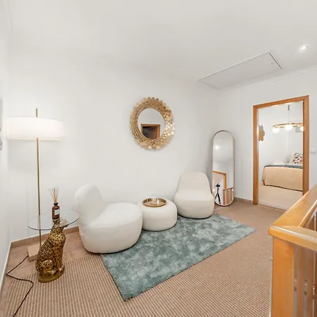 Elegant Townhouse - Terrace & Sea Views Wac *